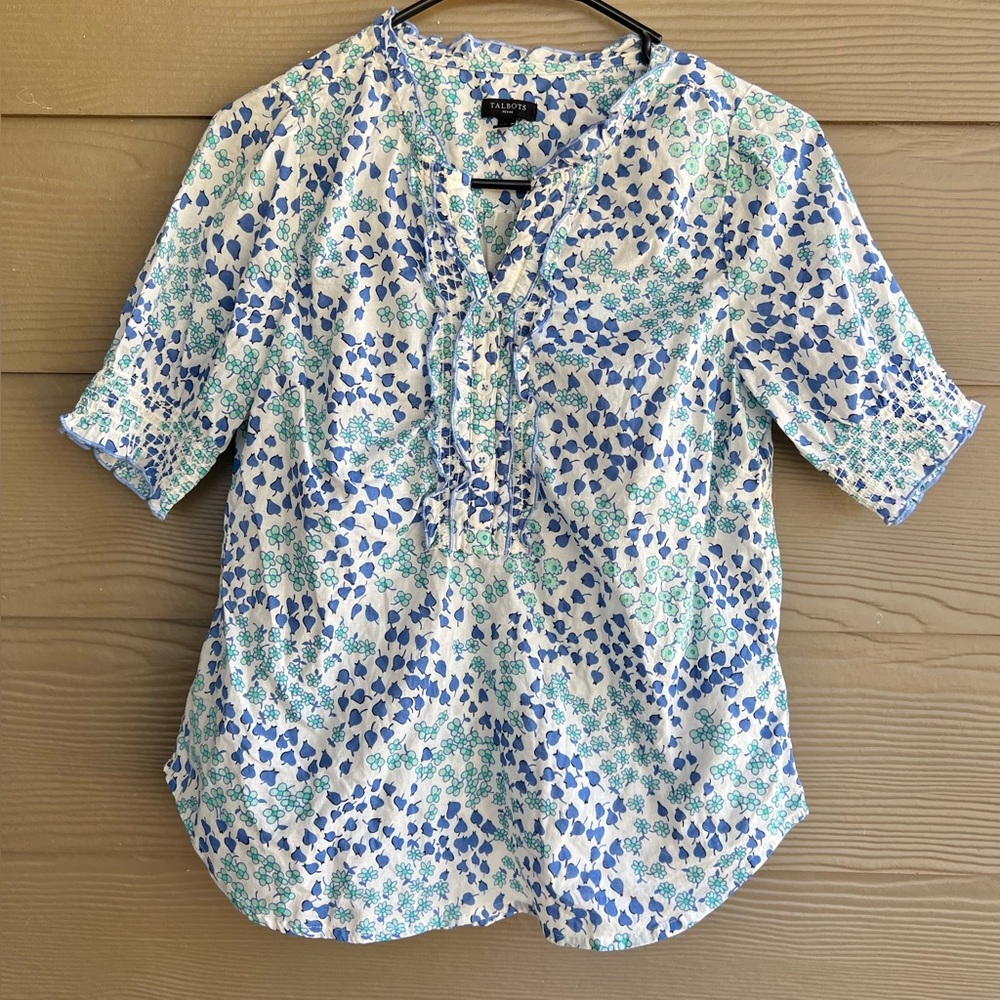 Talbots Petite‎ White Aqua Blue Ditsy Floral Cottage Core Ruffle V-Neck Blouse S